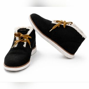 Cole Haan Original Grand Chukka boots black suede. faux shearling lining US 7.5